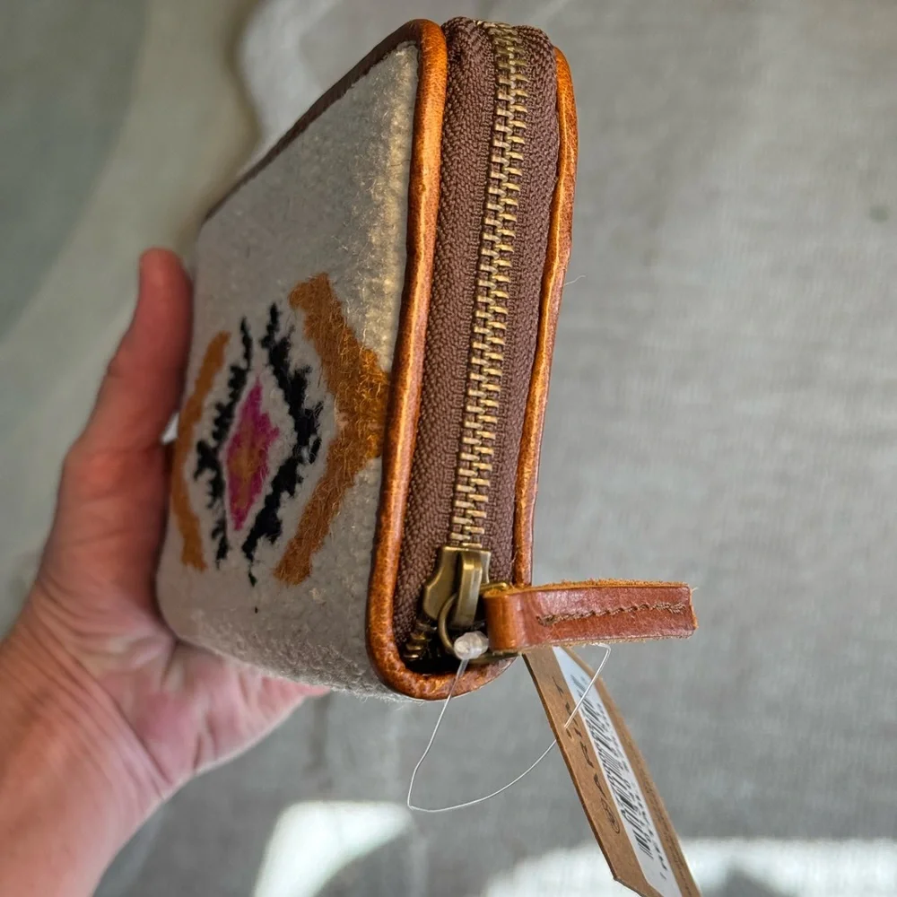 ARIAT Blanket Wallet - Picture 5 of 12